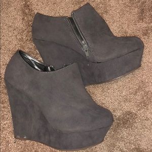 grey wedge bootie